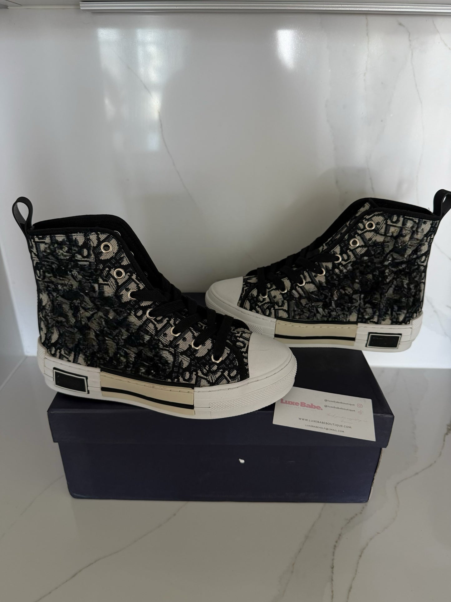 Women’s 6 adore