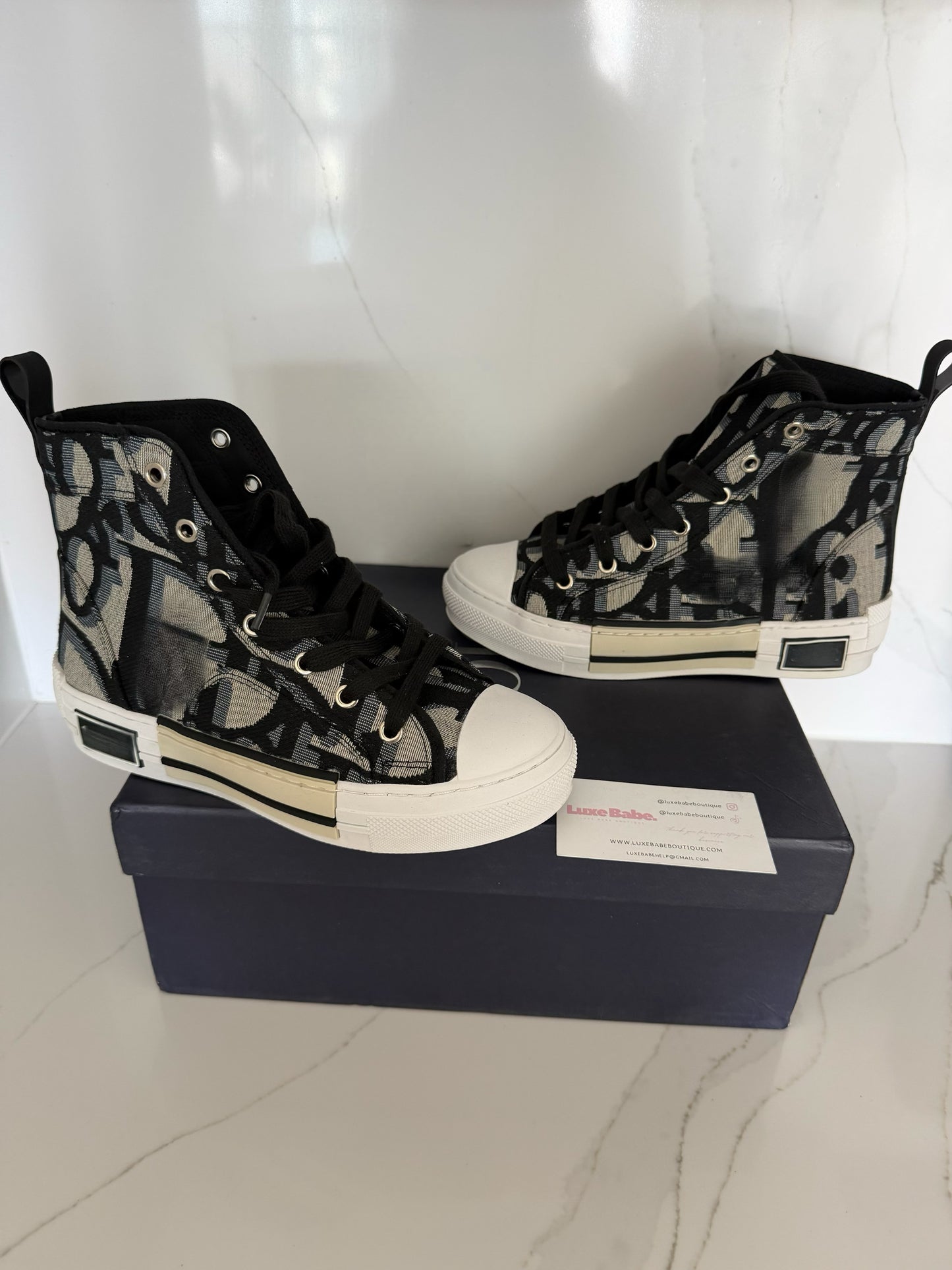 Women’s 6 adore