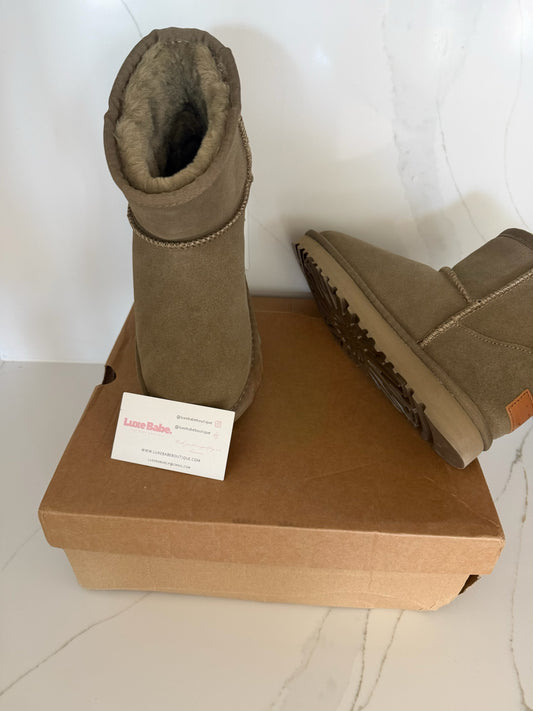 Ugg women’s 6