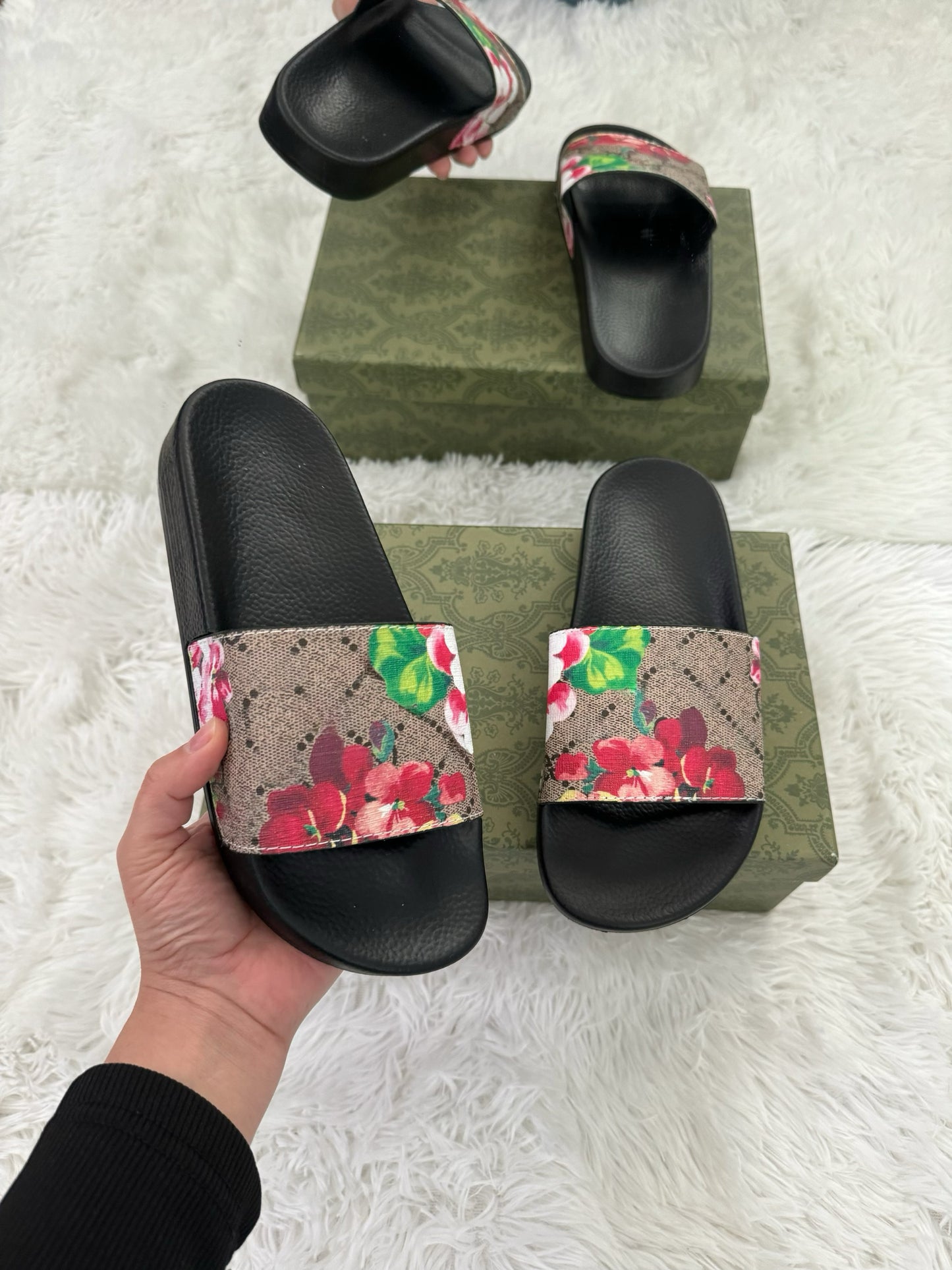 GG Floral Slides